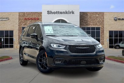 New 2025 Chrysler Pacifica Limited