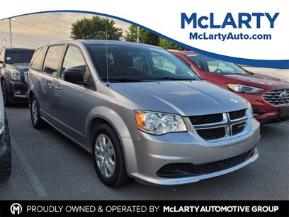 Used 2018 Dodge Grand Caravan SE w/ UConnect Hands-Free Group