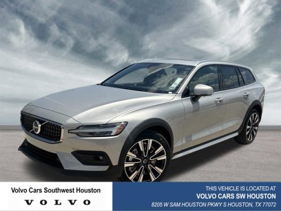 New 2025 Volvo V60 B5 Cross Country Ultra w/ Protection Package Premier