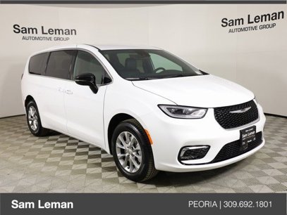 New 2025 Chrysler Pacifica Select