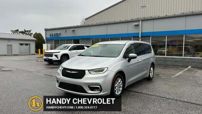 Used 2023 Chrysler Pacifica Touring-L