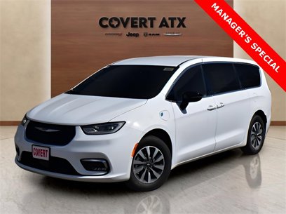 New 2025 Chrysler Pacifica Select