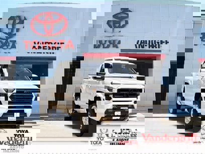 New 2025 Toyota Tacoma SR5