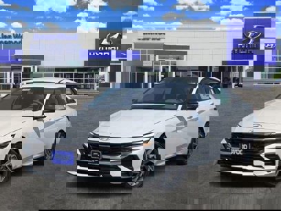 New 2025 Hyundai Elantra SEL