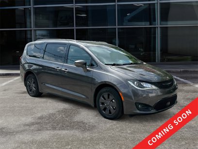 Used 2020 Chrysler Pacifica Limited w/ Advanced Safetytec Group