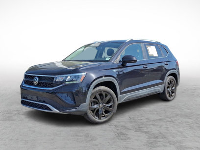 Used 2022 Volkswagen Taos SE w/ Panoramic Sunroof Package