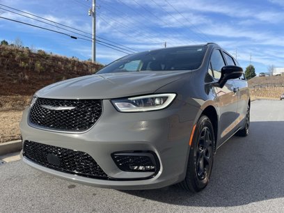 New 2025 Chrysler Pacifica Premium
