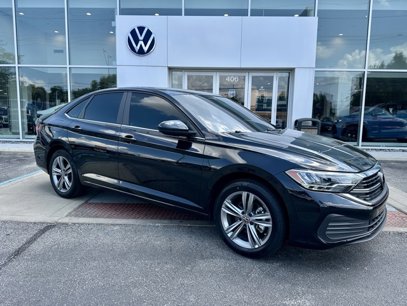 Used 2024 Volkswagen Jetta SE w/ Panoramic Sunroof Package