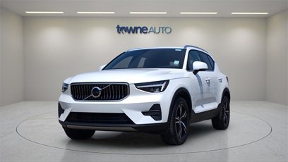 Used 2025 Volvo XC40 B5 Core