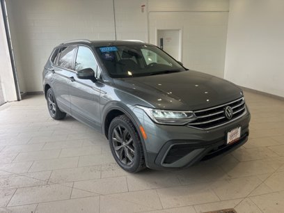 Used 2022 Volkswagen Tiguan SE w/ Panoramic Sunroof Package