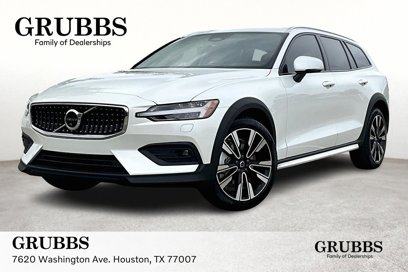 New 2025 Volvo V60 B5 Cross Country Ultra w/ Protection Package Premier