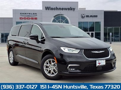 New 2025 Chrysler Pacifica Select