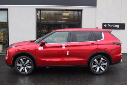 New 2025 Mitsubishi Outlander SE