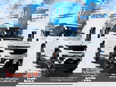 Used 2023 Jeep Grand Cherokee Limited w/ Black Appearance Package
