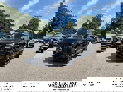 New 2025 Volvo XC90 B6 Core w/ Climate Package