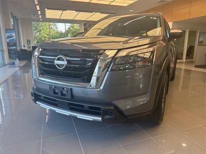 New 2025 Nissan Pathfinder SL w/ SL Premium Package