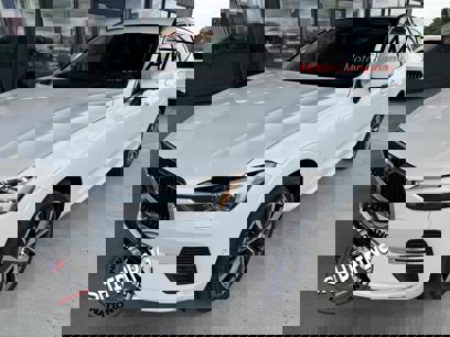 Used 2022 Volvo XC60 B5 Momentum w/ Advanced Package