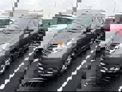 Used 2015 Toyota Sienna LE