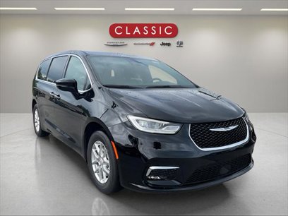 New 2025 Chrysler Pacifica Select