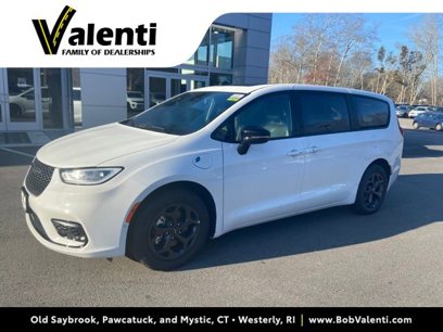 New 2023 Chrysler Pacifica Limited w/ S Appearance Package