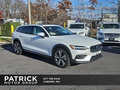 New 2025 Volvo V60 B5 Cross Country Plus w/ Protection Package Premier