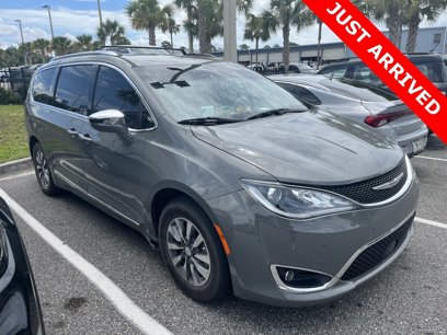 Used 2020 Chrysler Pacifica Limited w/ Advanced Safetytec Group