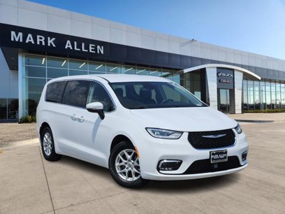 Used 2023 Chrysler Pacifica Touring-L