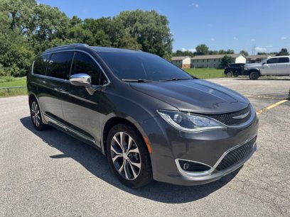 Used 2018 Chrysler Pacifica Limited w/ Tire & Wheel Group