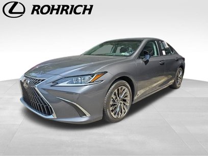 New 2025 Lexus ES 300h w/ Luxury Package