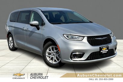 Used 2023 Chrysler Pacifica Touring-L