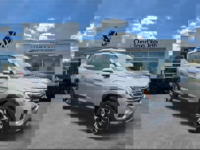 New 2025 Volkswagen Atlas SE