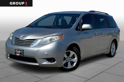 Used 2017 Toyota Sienna LE