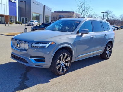 New 2025 Volvo XC90 B5 Ultra w/ Lounge Package