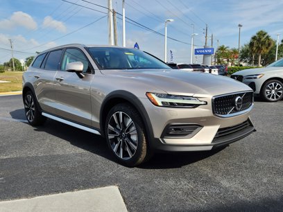 New 2025 Volvo V60 B5 Cross Country Ultra w/ Protection Package Premier