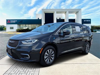 Used 2023 Chrysler Pacifica Touring-L