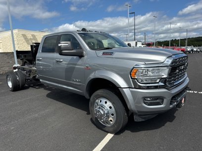 New 2023 RAM 4500 4x4 Crew Cab DRW