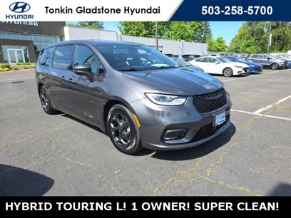 Used 2022 Chrysler Pacifica Touring-L w/ Uconnect Theater Family Group