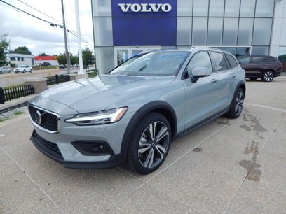 New 2026 Volvo V60 B5 Cross Country Plus w/ Climate Package