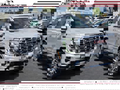 New 2025 GMC Yukon XL Denali w/ Sun & Power Step Package