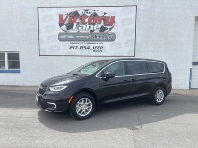New 2025 Chrysler Pacifica Select