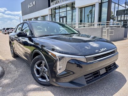 New 2025 Kia K4 LXS