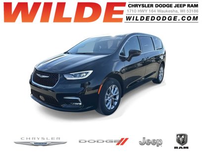 New 2025 Chrysler Pacifica Select