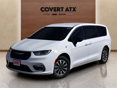 New 2025 Chrysler Pacifica Select