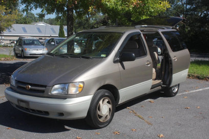 Used 1998 Toyota Sienna LE