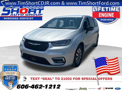 Used 2024 Chrysler Pacifica Select