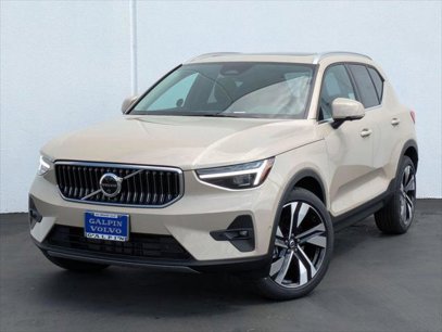 New 2025 Volvo XC40 B5 Ultra w/ Climate Package