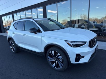 New 2025 Volvo XC40 B5 Plus w/ Protection Package Premier
