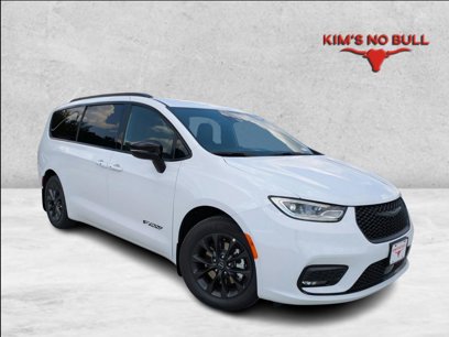 New 2025 Chrysler Pacifica Select w/ Fav Edition Package