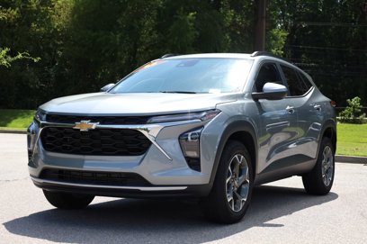 Used 2025 Chevrolet Trax LT w/ Driver Confidence Package
