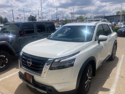 Used 2024 Nissan Pathfinder Platinum w/ Cargo Package